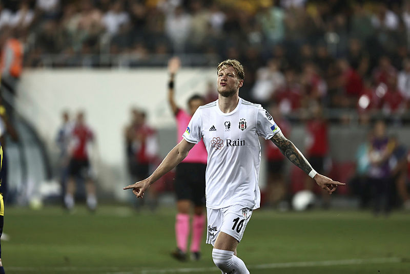 Beşiktaş Fenerbahçe Galatasaray ve Trabzonspor transferde uçtu! Bu rakamlar çok konuşulur...