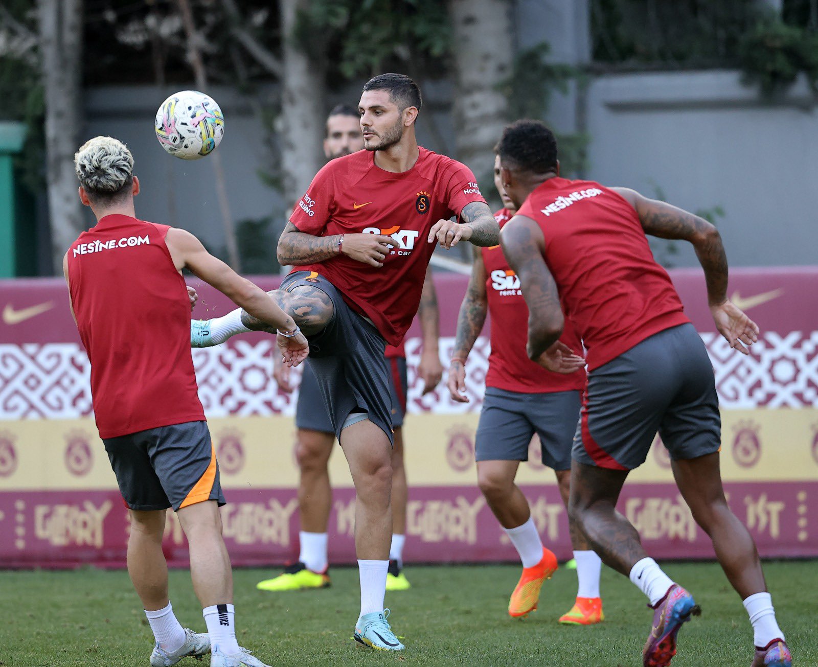 Fransız basını Galatasaray’ın transferlerini övdü: Zirveyi yakalamak için büyük hamleler yaptı!