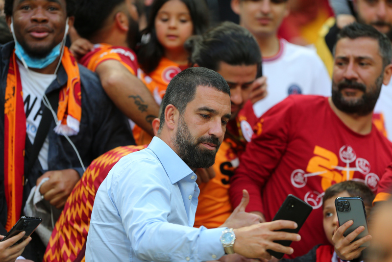 Futbolu bırakan Arda Turan’ın Galatasaray’da yeni görevi belli oluyor!