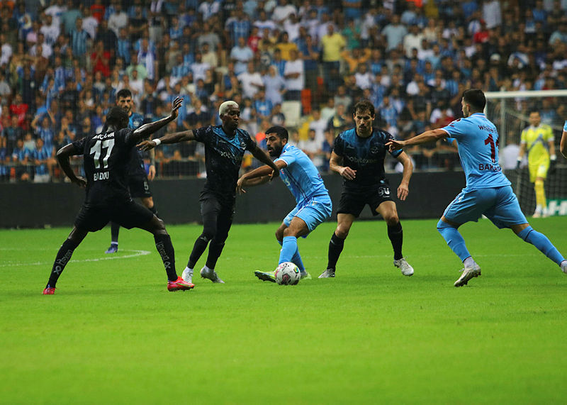 Adana Demirspor Trabzonspor maçı sonrası o yıldıza dikkat çekti! Forvet arkası oynarsa...