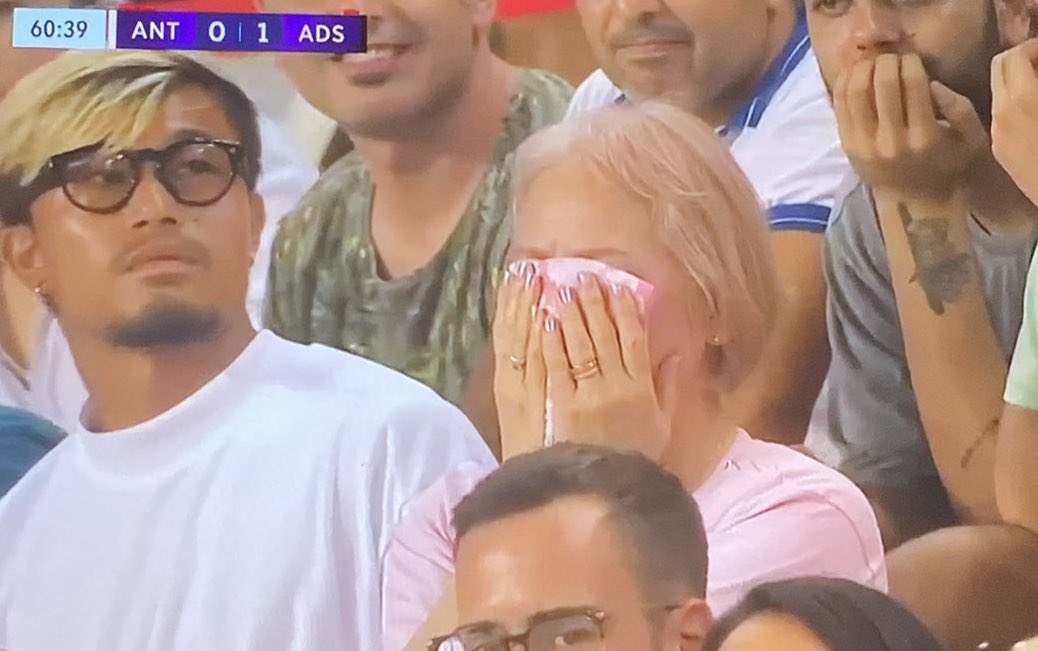Antalyaspor Adana Demirspor maçında Shoya Nakajima 18 saniyede kırmızı kart gördü! Annesi gözyaşlarını tutamadı