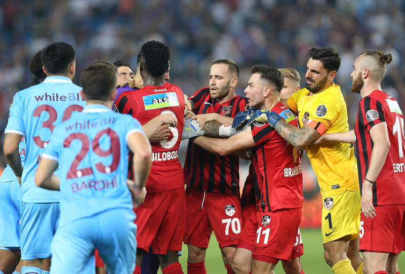 Trabzonspor - Gaziantep FK maçında dünya rekoru! Topun oyunda kalma süresi...