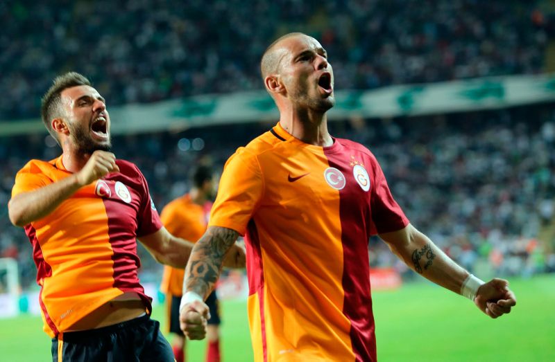 Wesley Sneijder resmen açıkladı! Burak Yılmaz’la aynı takımda görev alacak