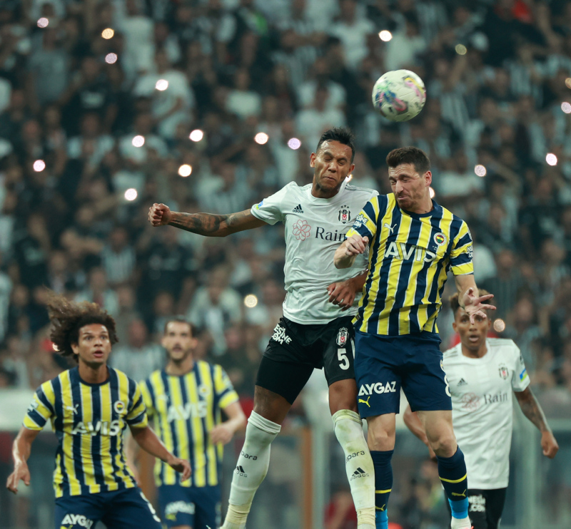 Beşiktaş - Fenerbahçe derbisinde 22 taraftara men!
