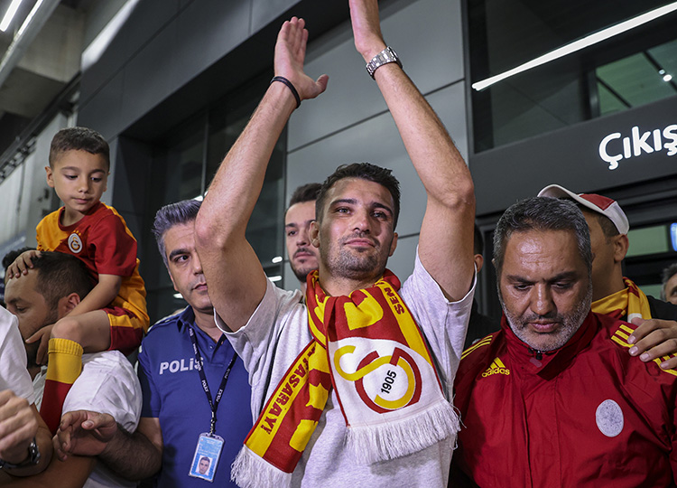 Adana Demirspor-Galatasaray maçında sakatlanmıştı! İşte Leo Dubois’nın son durumu
