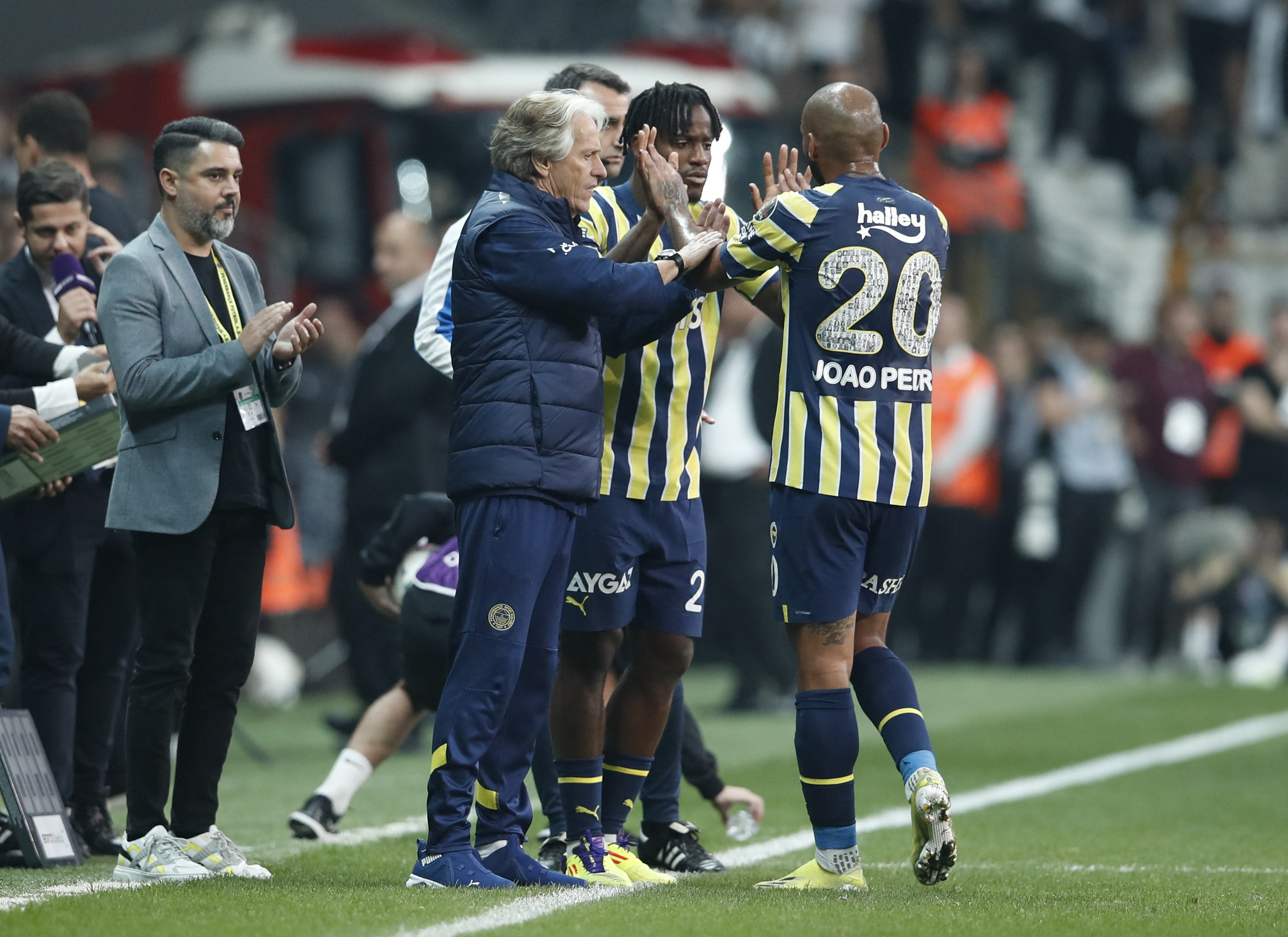 Fenerbahçe’de derbinin kaybedeni o isim oldu! Formasını kaptırıyor