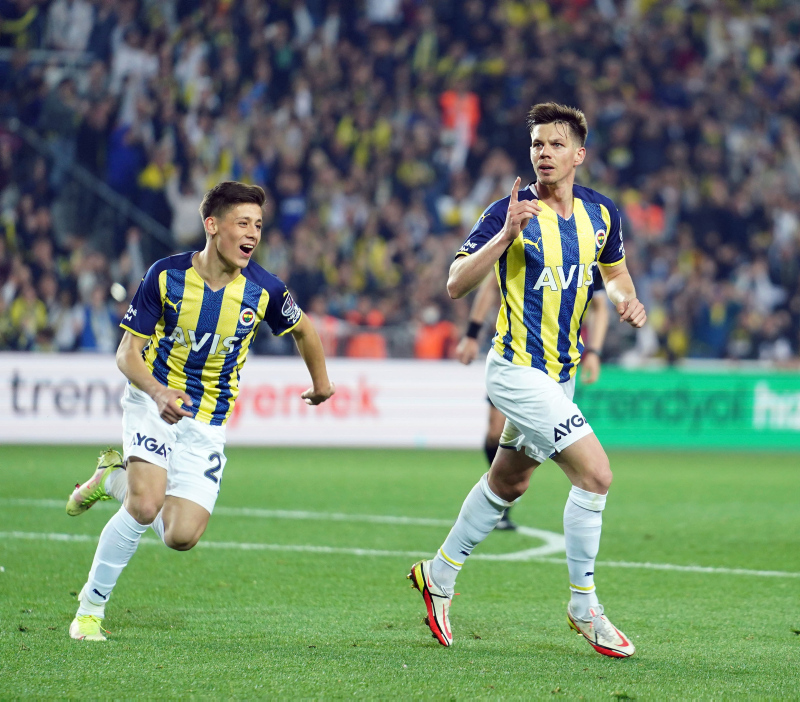 FENERBAHÇE TRANSFER HABERİ | Miha Zajc satış listesine konuldu! İşte önerilen takımlar...