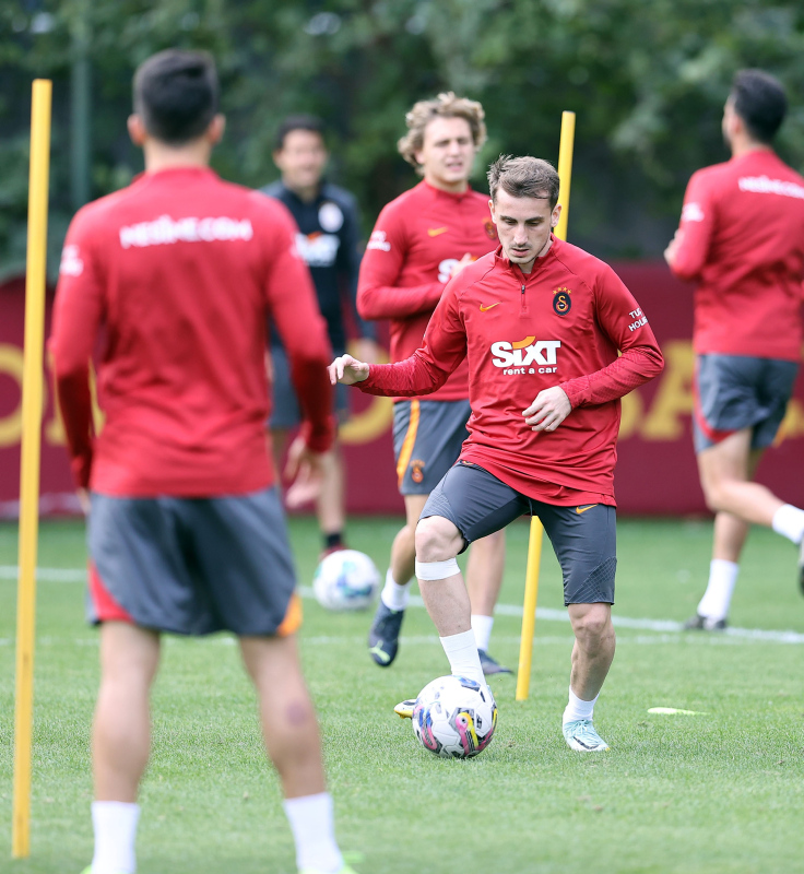 GALATASARAY HABERLERİ - Okan Buruk neşteri vurdu! İki yıldız kulübeye