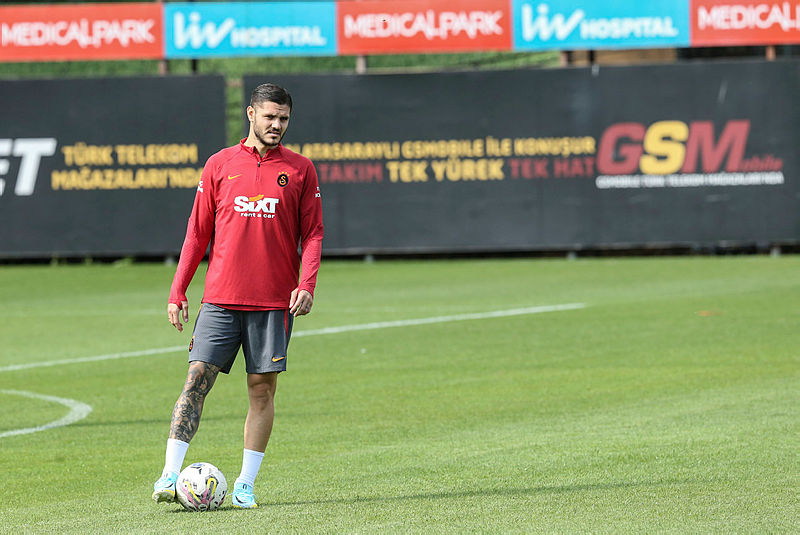 GALATASARAY HABERLERİ - Okan Buruk neşteri vurdu! İki yıldız kulübeye