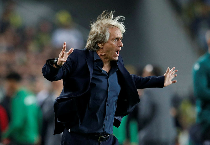 FENERBAHÇE HABERİ: Jorge Jesus’tan olay hareket! İstanbulsporlu futbolcuyu tekmeledi