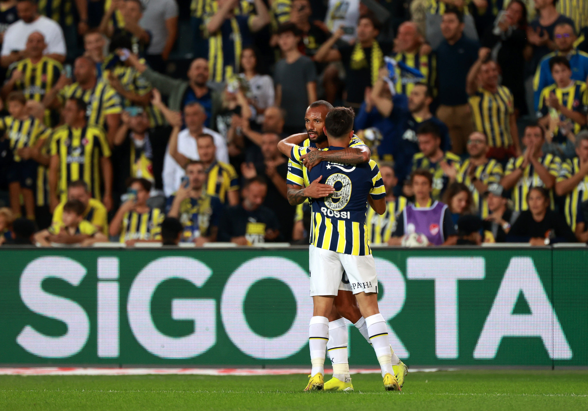 TRANSFER HABERİ: Fenerbahçe’ye Diego Rossi’den tarihi gelir!