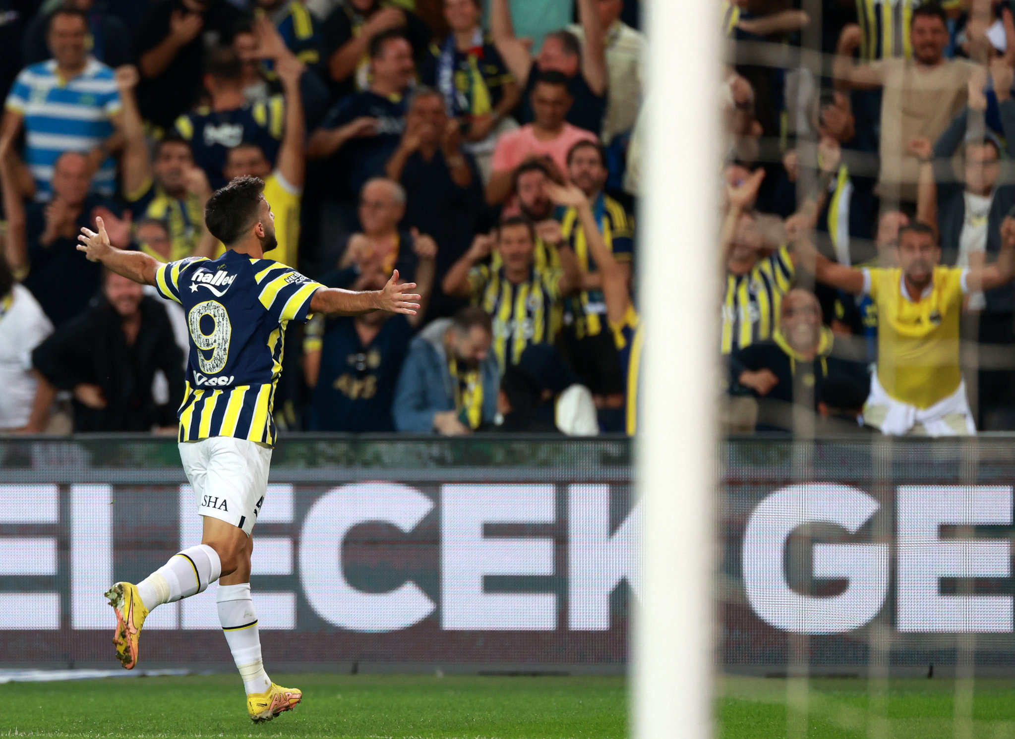 TRANSFER HABERİ: Fenerbahçe’ye Diego Rossi’den tarihi gelir!