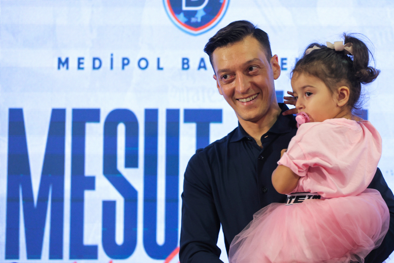 Mesut Özil’in menajerinden transfer açıklaması! Beşiktaş, Galatasaray ve Trabzonspor...