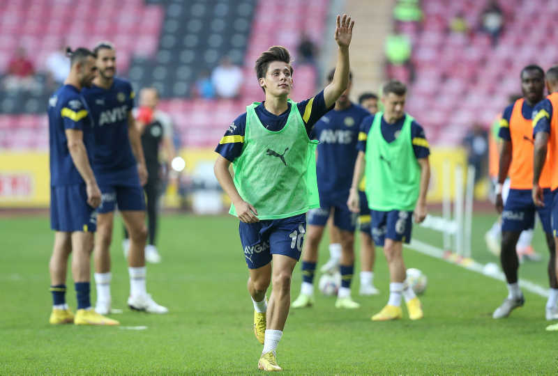 FENERBAHÇE HABERLERİ - Arda Güler’den örnek davranış! O hareketi takdir topladı