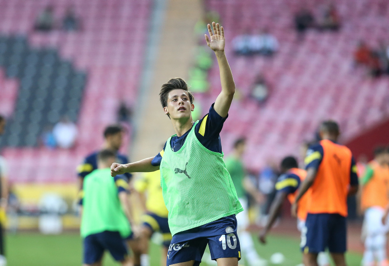 FENERBAHÇE HABERLERİ - Arda Güler’den örnek davranış! O hareketi takdir topladı