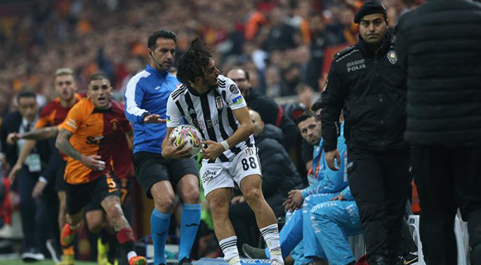 Galatasaray - Beşiktaş maçındaki top toplayıcı hakkında gerçek ortaya çıktı! 4. hakem...