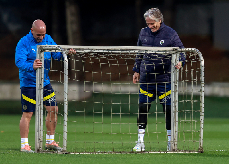 FENERBAHÇE TRANSFER HABERİ | Jesus istedi! Yönetimden sağ bek hamlesi