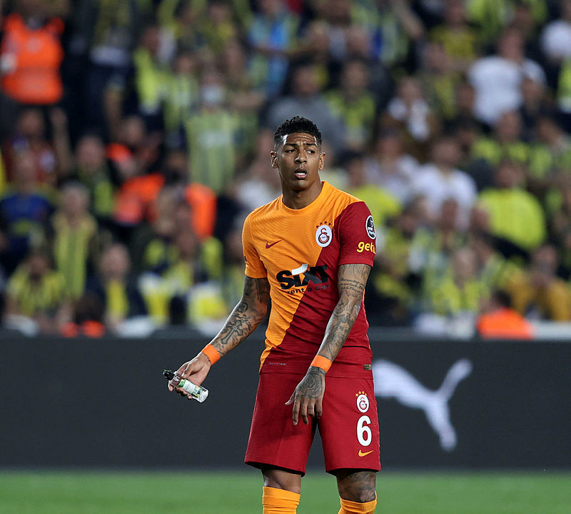 Galatasaray’da kurban belli oldu! Mathias Ross’un bileti kesildi