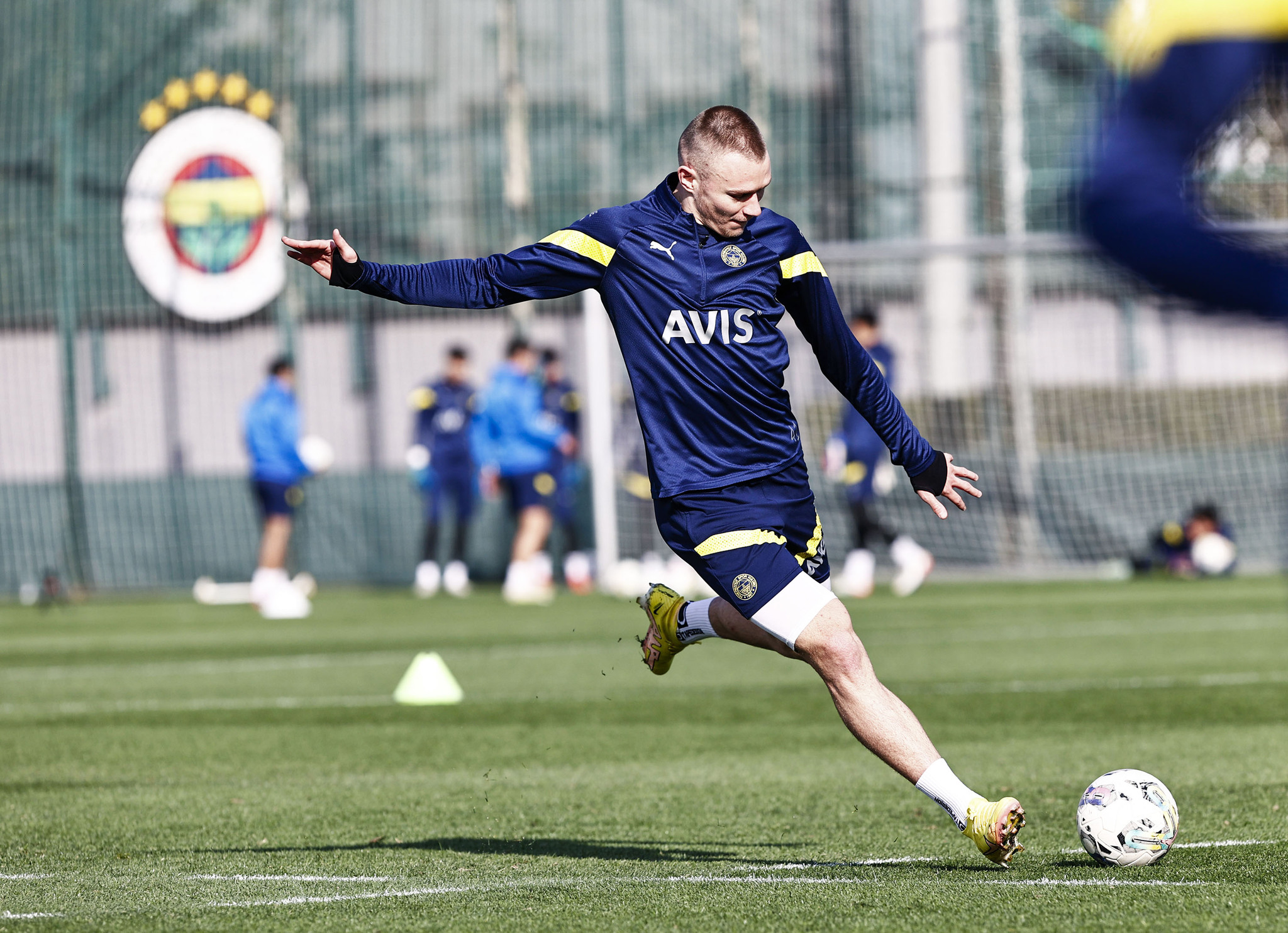 TRANSFER HABERİ: Galatasaray’ın gözdesiydi Fenerbahçe devreye girdi! Ocak ayında resmi teklif...