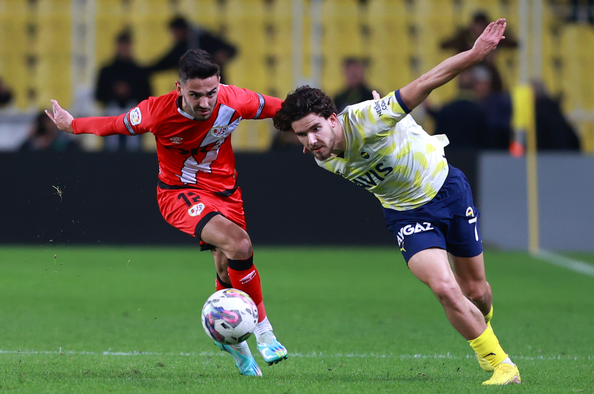 Fenerbahçe’de beklenmedik gelişme! Sözleşmesi donduruluyor