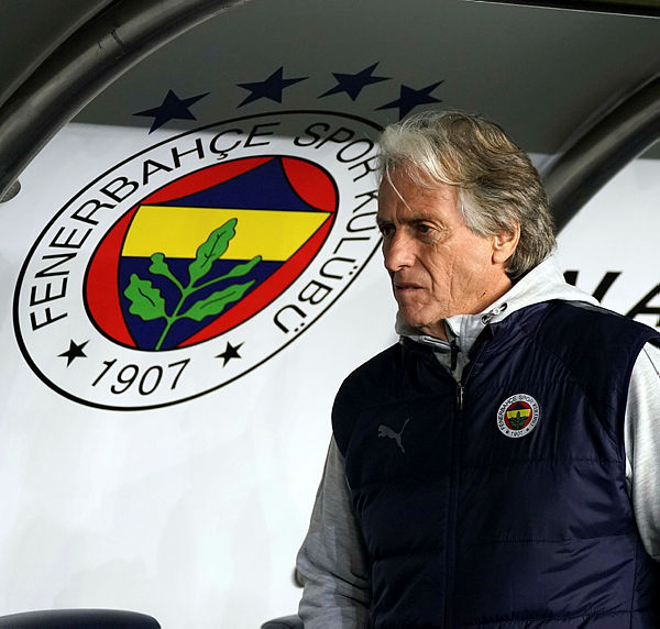 Fenerbahçe’de beklenmedik gelişme! Sözleşmesi donduruluyor