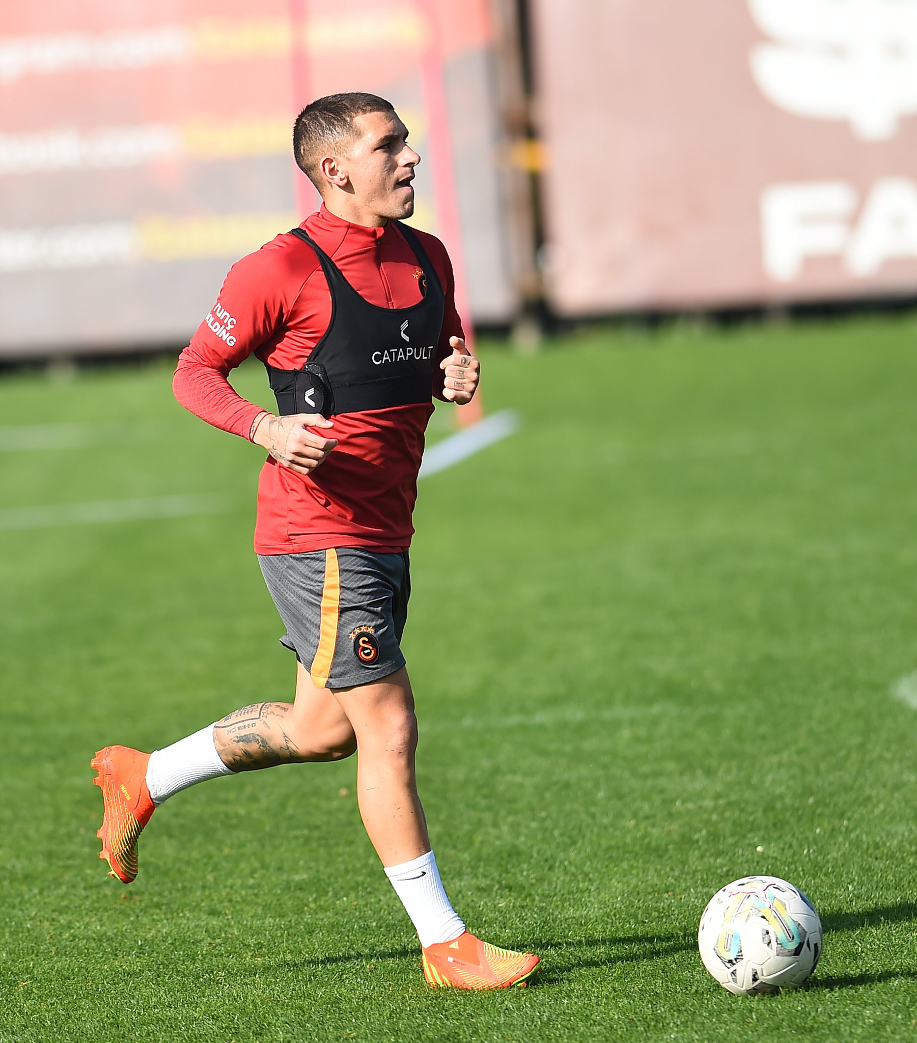 TRANSFER HABERİ: Lucas Torreira Galatasaray’a veda ediyor! Menajeri resmen açıkladı