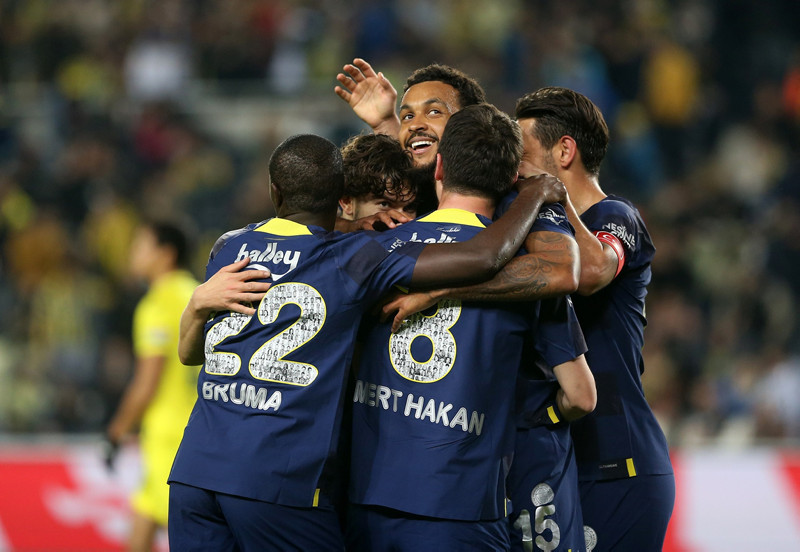 İspanyollar duyurdu! Fenerbahçe’ye transferde dev rakip