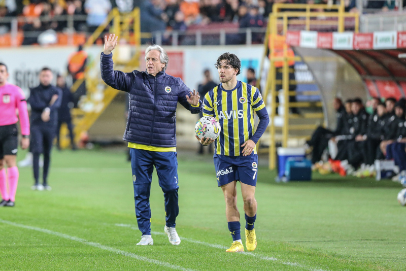 Fenerbahçe’de Ferdi Kadıoğlu sürprizi! Hayatının imzasını atıyor...