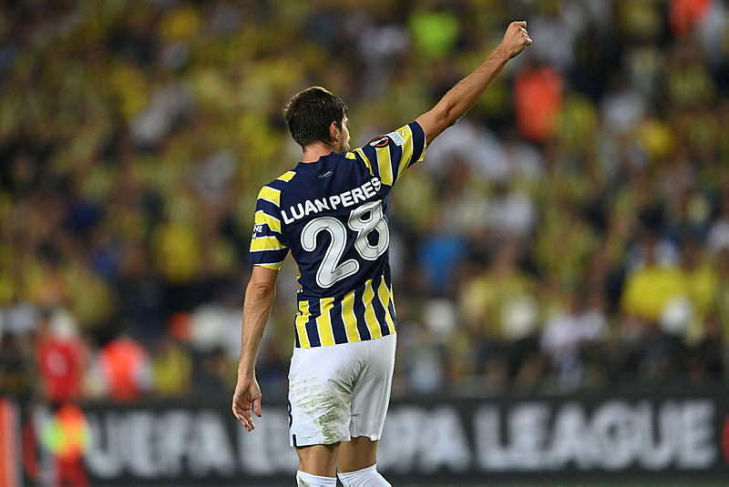 TRANSFER HABERİ: Fenerbahçe’ye dünyaca ünlü stoper! Menajerler önerdi