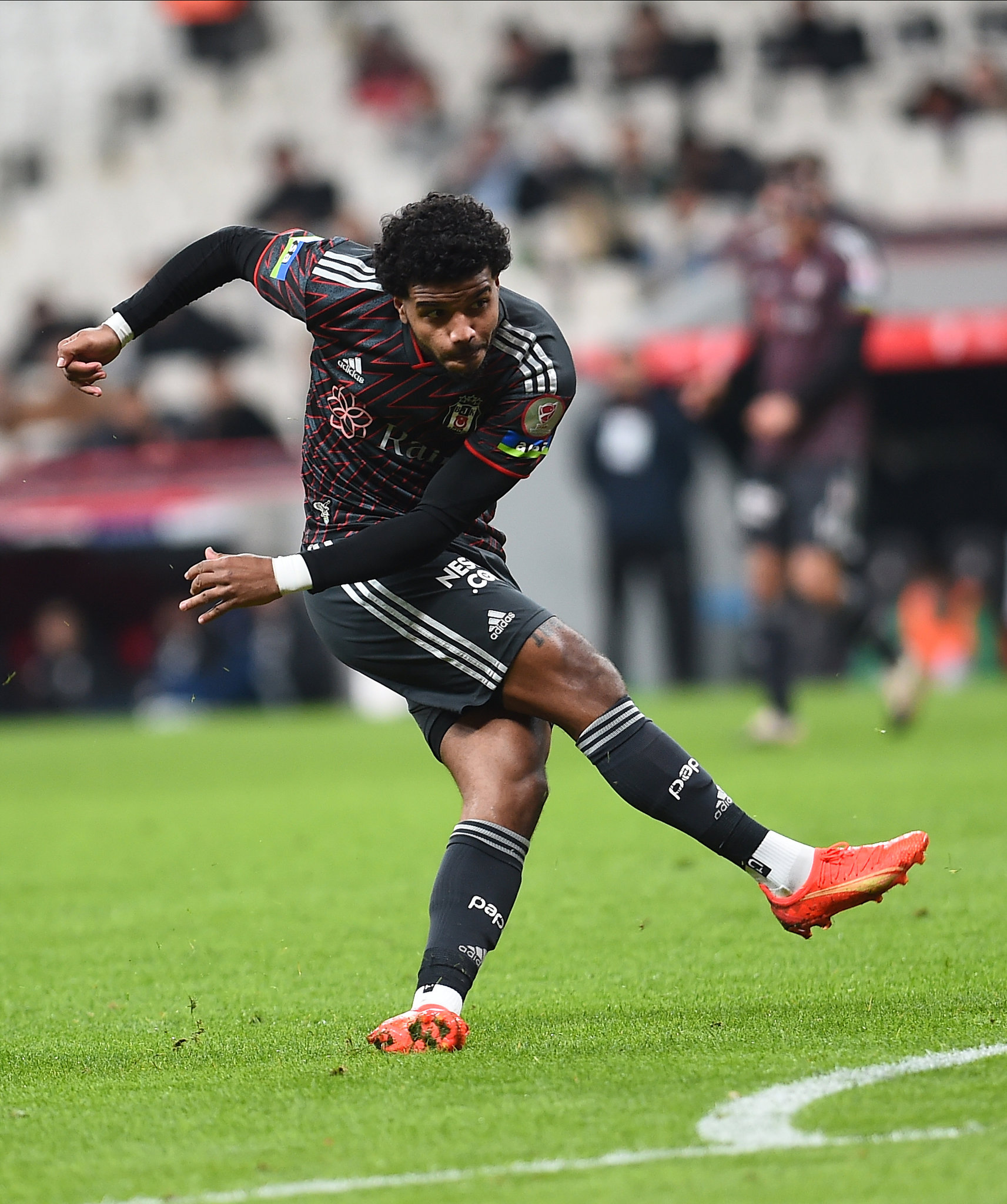 BEŞİKTAŞ TRANSFER HABERİ: Valentin Rosier’e bir talip daha! O rakamı gözden çıkardılar