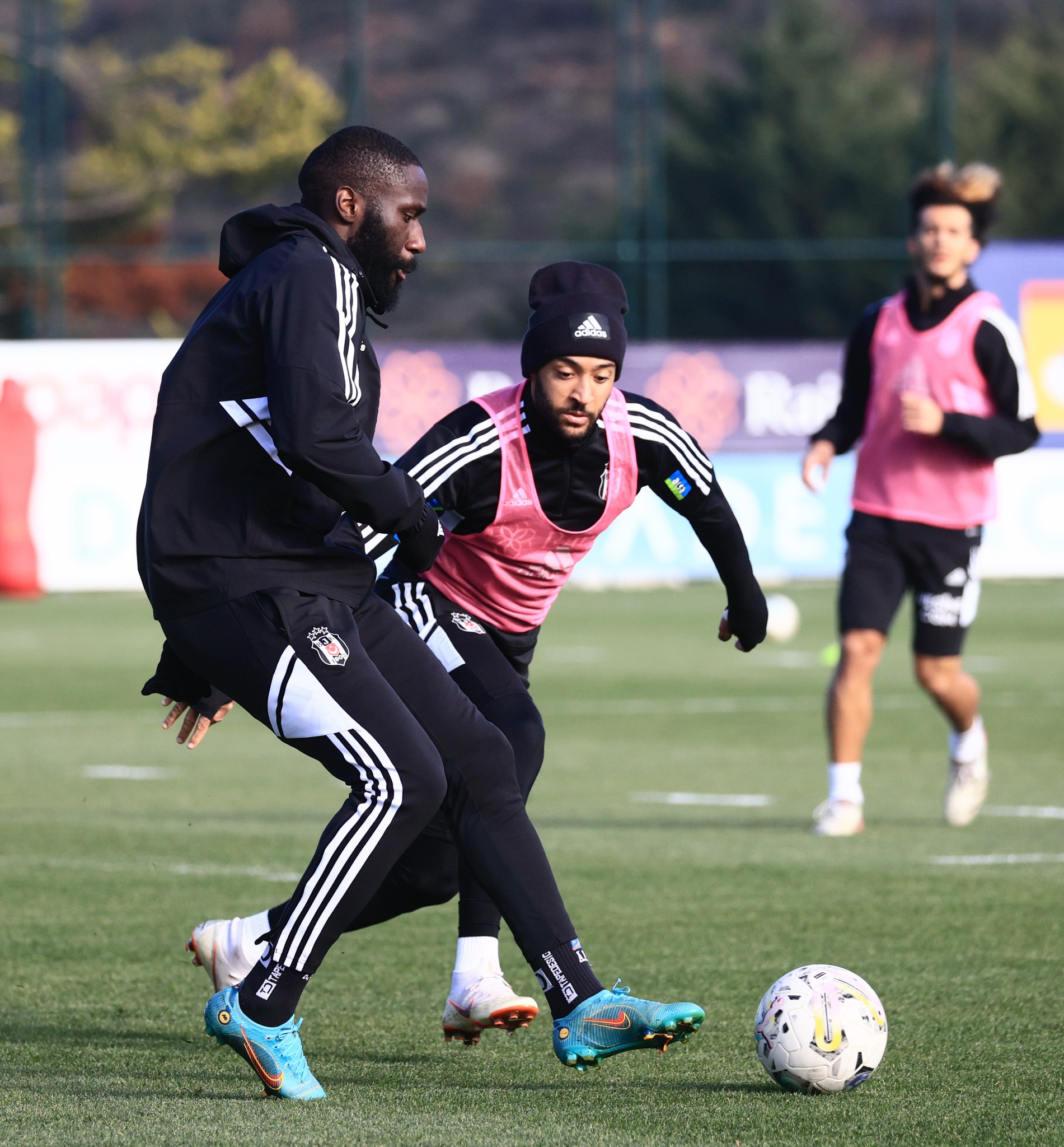 İşte Beşiktaş’ın yeni transferi! Romain Saiss ikna etti