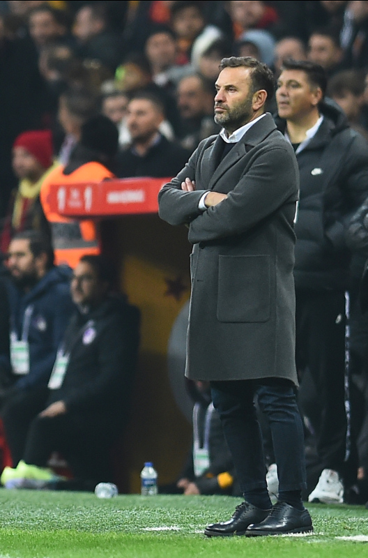 Okan Buruk kararını verdi! Galatasaray’da 3 isimle sözleşme imzalanacak
