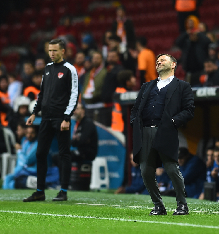 Okan Buruk kararını verdi! Galatasaray’da 3 isimle sözleşme imzalanacak