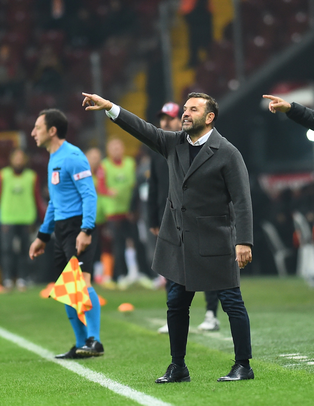 Okan Buruk kararını verdi! Galatasaray’da 3 isimle sözleşme imzalanacak