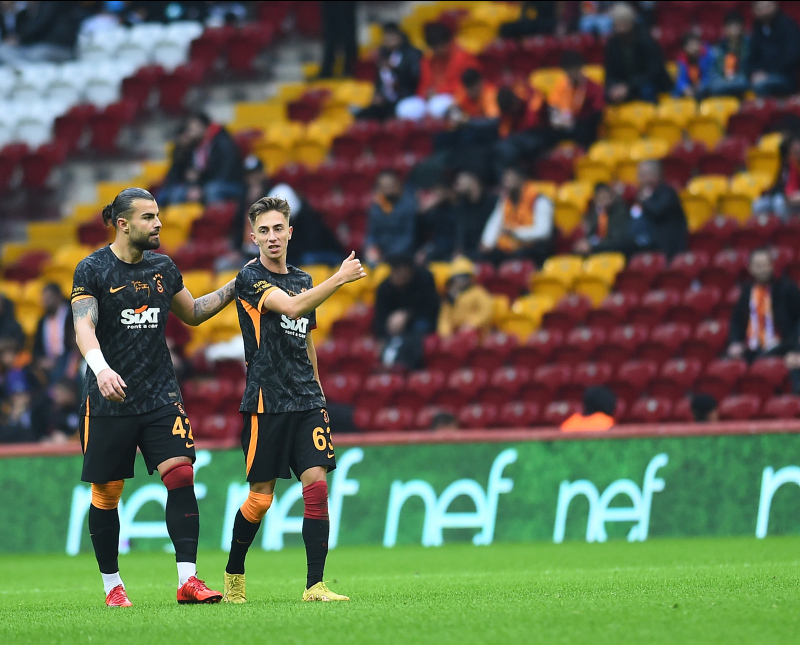 Okan Buruk kararını verdi! Galatasaray’da 3 isimle sözleşme imzalanacak