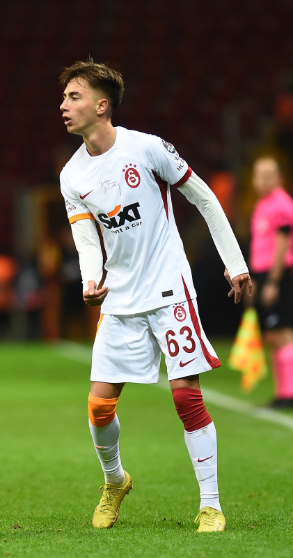 Okan Buruk kararını verdi! Galatasaray’da 3 isimle sözleşme imzalanacak