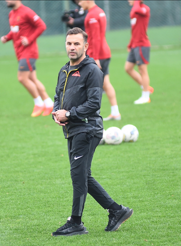 Okan Buruk kararını verdi! Galatasaray’da 3 isimle sözleşme imzalanacak