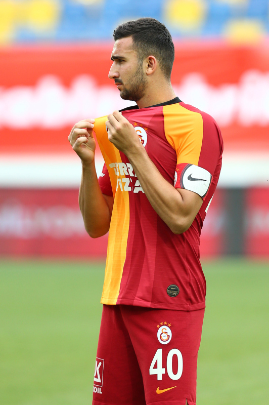 Okan Buruk kararını verdi! Galatasaray’da 3 isimle sözleşme imzalanacak