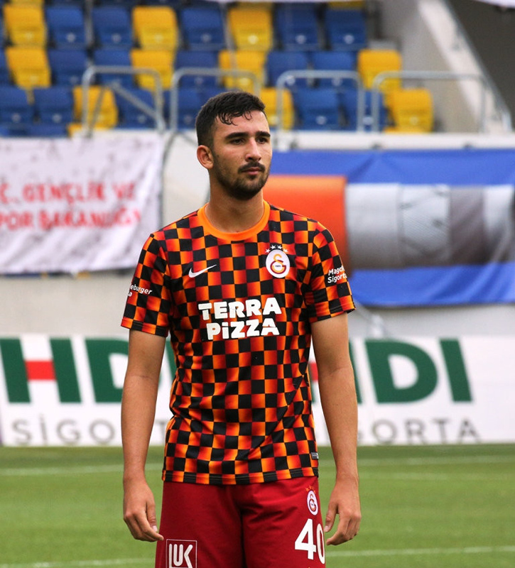 Okan Buruk kararını verdi! Galatasaray’da 3 isimle sözleşme imzalanacak