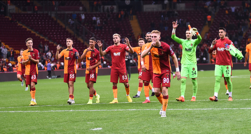 Okan Buruk kararını verdi! Galatasaray’da 3 isimle sözleşme imzalanacak