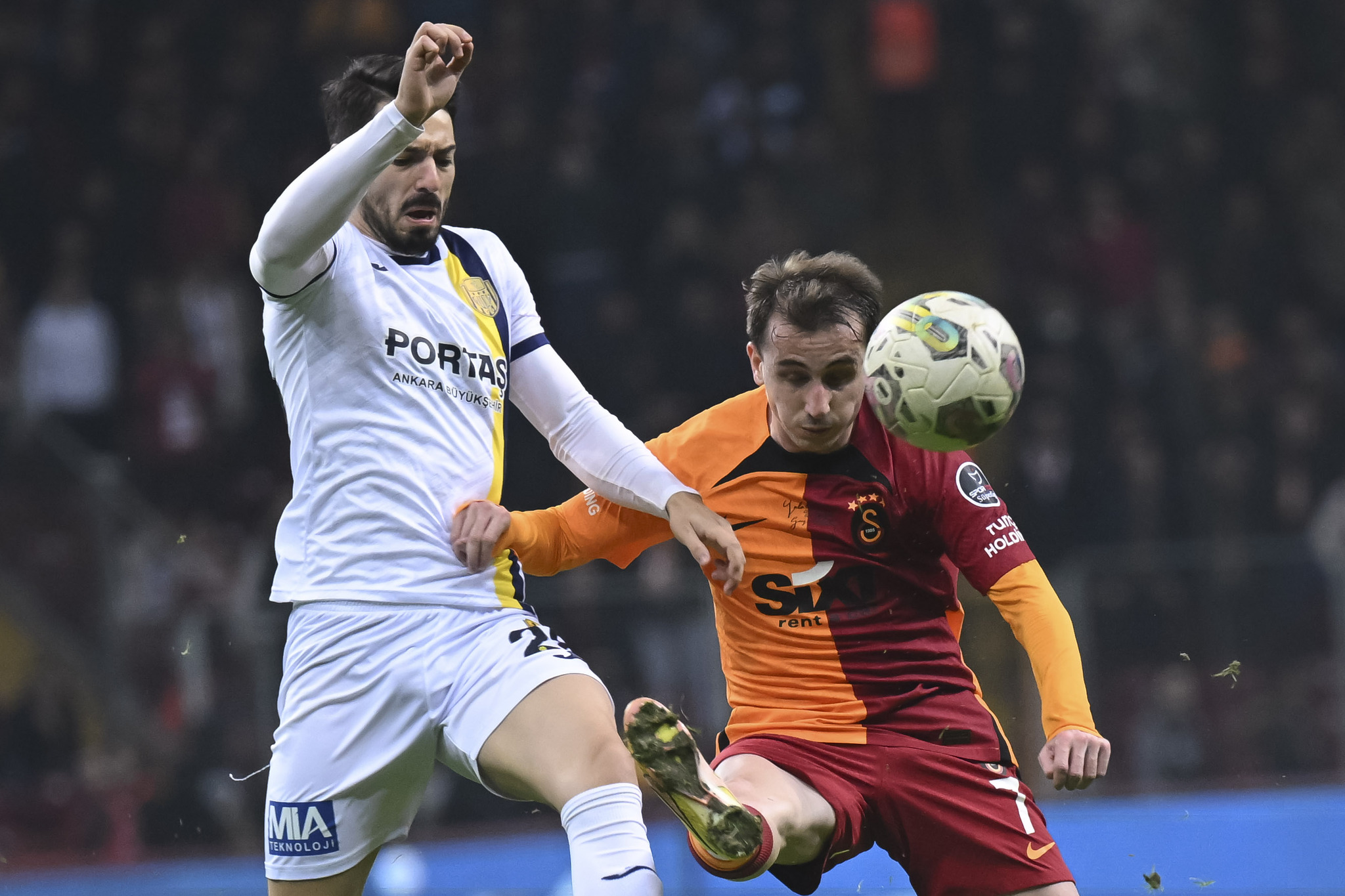 Fenerbahçe - Galatasaray derbisinin iddaa oranları açıklandı! İşte favori takım