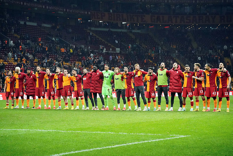 Fenerbahçe-Galatasaray derbisi öncesi sarı alarmı! 6 isim sınırda