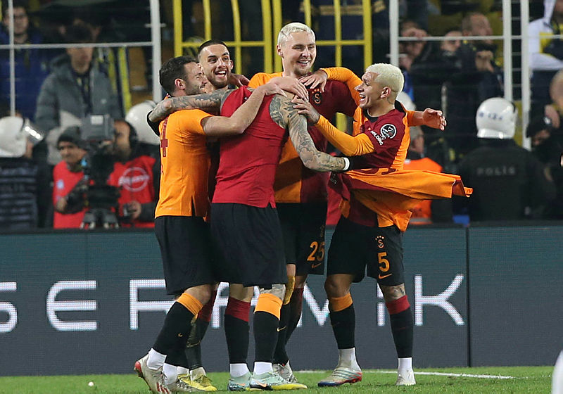 Galatasaray’dan çifte transfer hamlesi! 4 milyon ve 3 oyuncu...