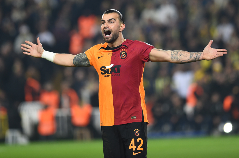 GALATASARAY TRANSFER HABERİ: Abdülkerim Bardakcı’ya rekabet geliyor! Milli futbolcu...