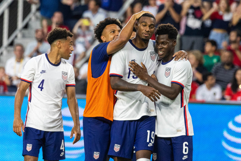 GALATASARAY TRANSFER HABERİ - Galatasaray ve Fenerbahçe’den transfer savaşı! İlk teklif Cimbom’dan