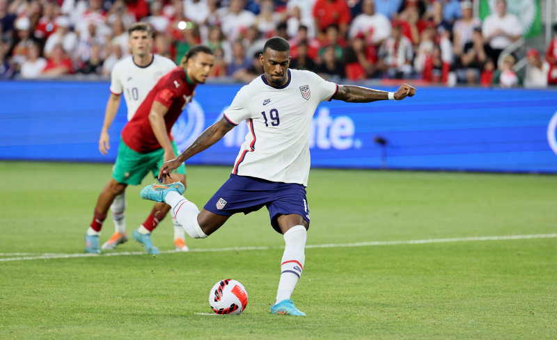 GALATASARAY TRANSFER HABERİ - Galatasaray ve Fenerbahçe’den transfer savaşı! İlk teklif Cimbom’dan