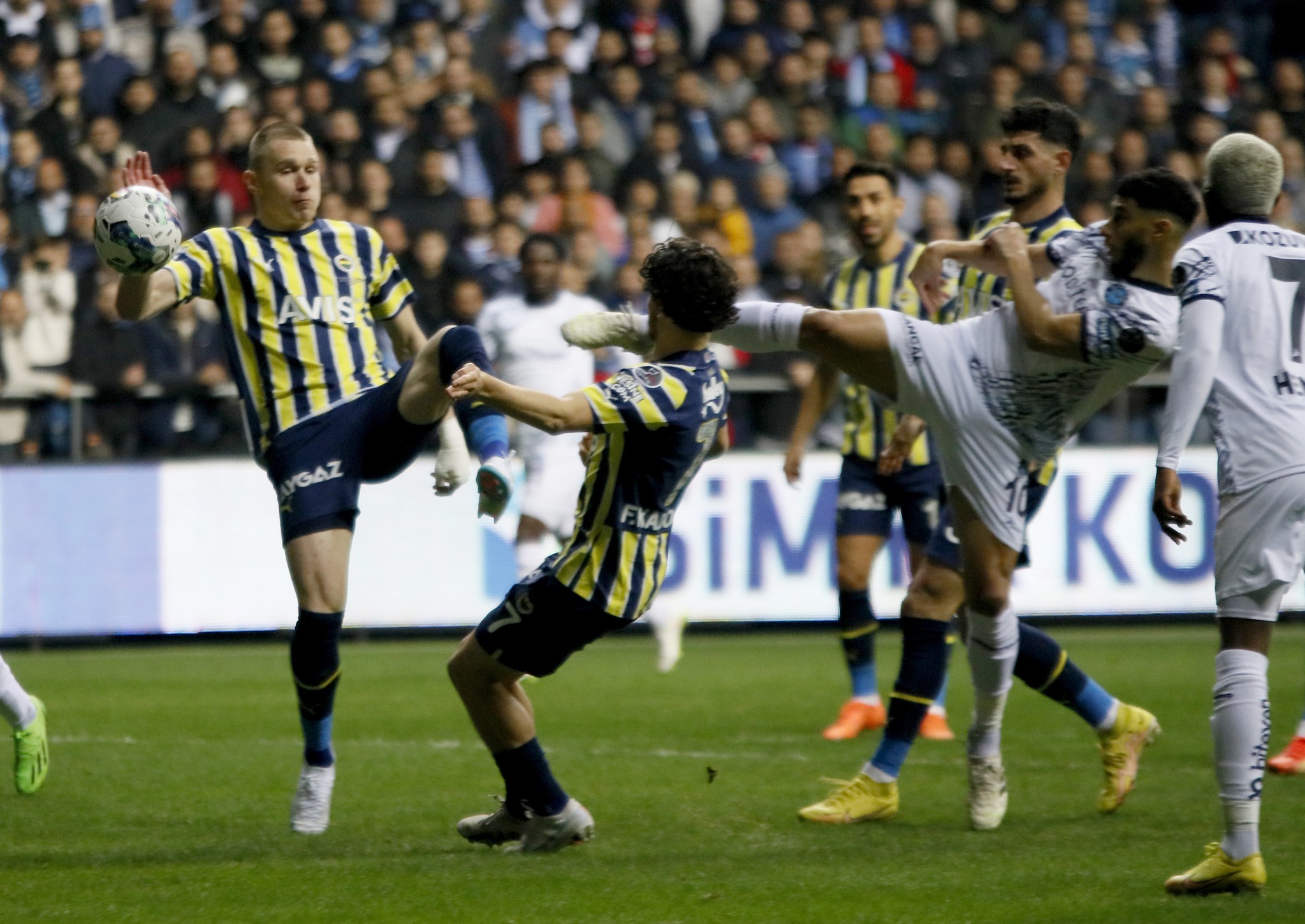 Adana Demirspor - Fenerbahçe maçında yeni görüntü ortaya çıktı! İptal edilen gol...