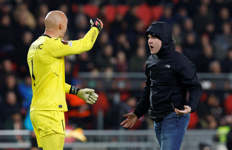 UEFA Avrupa Ligi’nde skandal olay! Kaleciye yumruklu saldırı