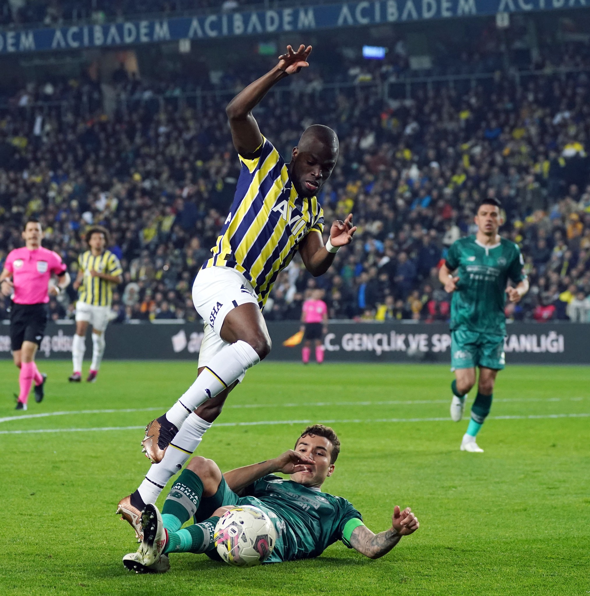 Ante Rebic Fenerbahçe’ye gidecek mi? Transfer açıklandı!