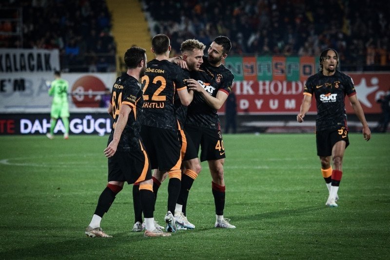 Fenerbahçe ve Galatasaray’ın transfer savaşı! Karşı karşıya geldiler
